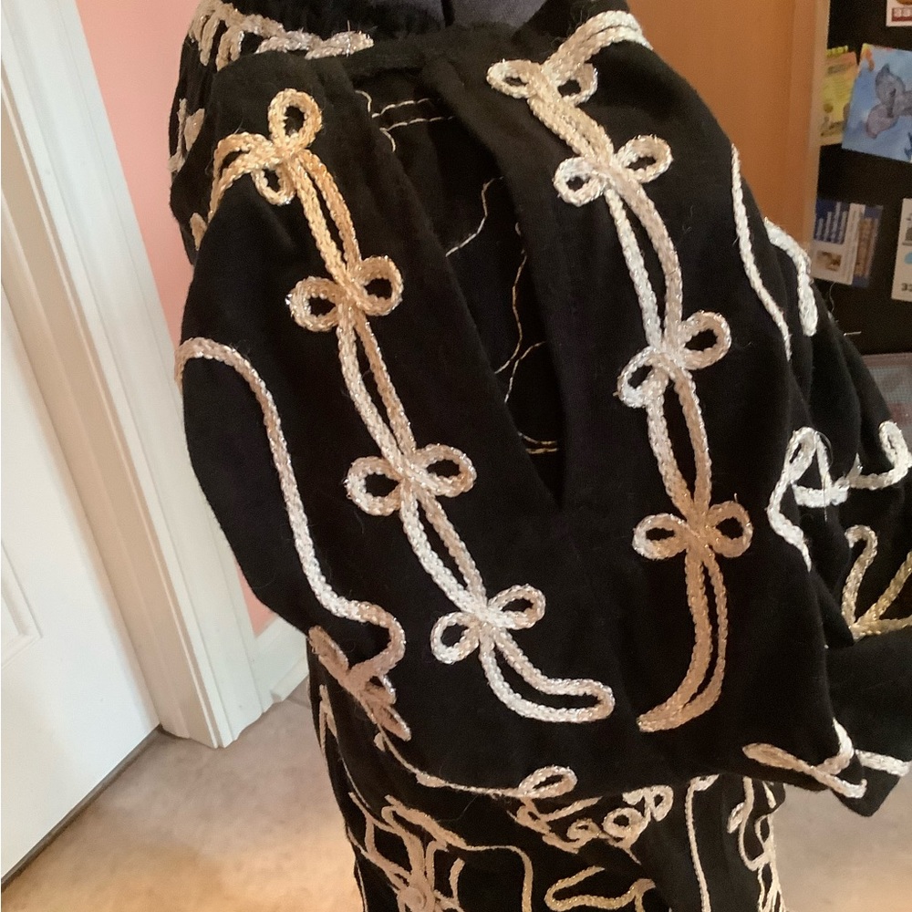 Black & White Swing Top